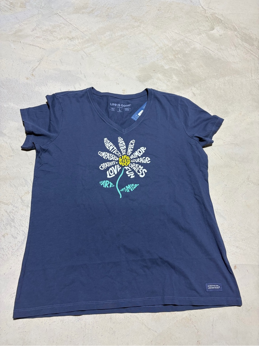 Life is Good NWT Women's Blue V-Neck superpower Daisy crusher Graphic Tee large